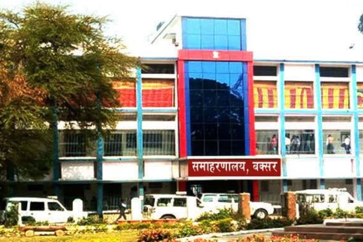 बक्सर में राजस्व समीक्षा बैठक, डिग्री कॉलेज की भूमि 30 जून तक उपलब्ध कराने का निर्देश