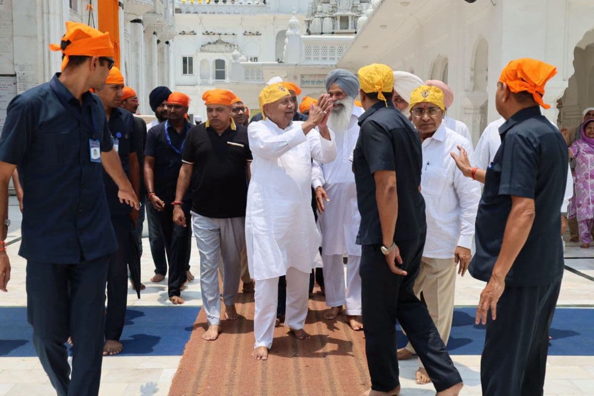 तख्त श्री हरमंदिर साहिब में पूर्व सीएम नीतीश कुमार ने टेका मत्था, गुरुघर में विकास कार्यों की ली जानकारी