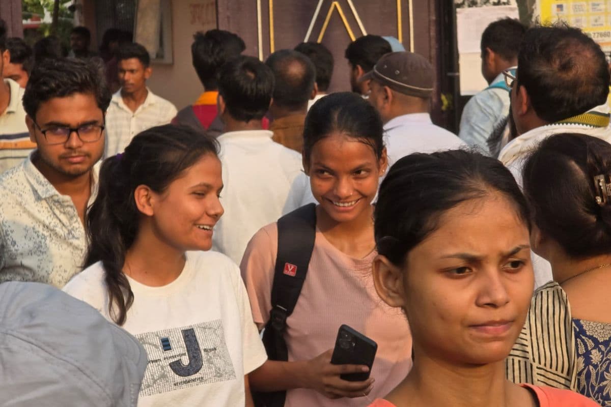 हाजीपुर में कड़ी सुरक्षा के बीच 11 केंद्रों पर शांतिपूर्ण संपन्न हुई Re-NEET परीक्षा,  जानिए छात्रों का अनुभव