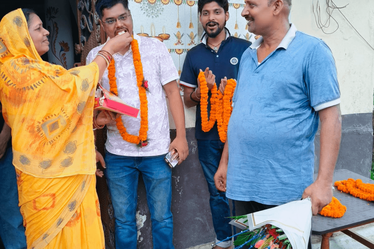 नवादा के प्रणव कुमार ने BPSC परीक्षा में पाई सफलता, शिक्षक माता-पिता का बढ़ाया मान