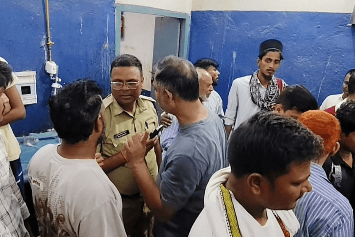 नवादा में भीषण हादसे के बाद सदर अस्पताल में हंगामा: 2 युवकों की मौत; डॉक्टर न मिलने पर प्रबंधक से हाथापाई