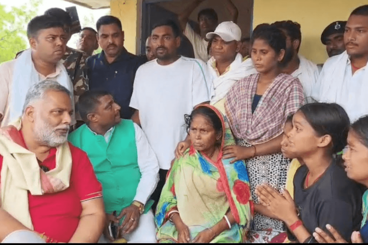 राजगीर मॉब लिंचिंग पर भड़के सांसद पप्पू यादव, पीड़ितों को दी आर्थिक मदद; बोले- 'संसद तक उठाएंगे आवाज'