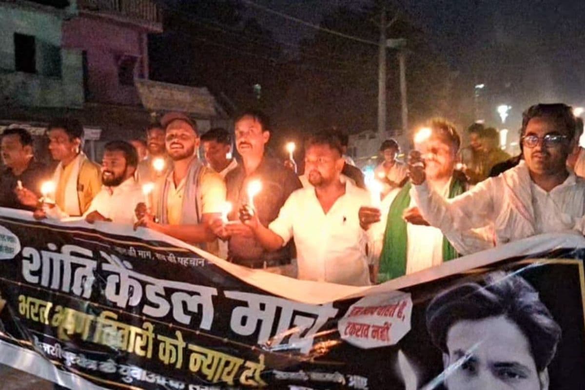 भरत तिवारी एनकाउंटर मामले में न्याय की मांग, गोपालगंज में युवाओं ने निकाला कैंडल मार्च