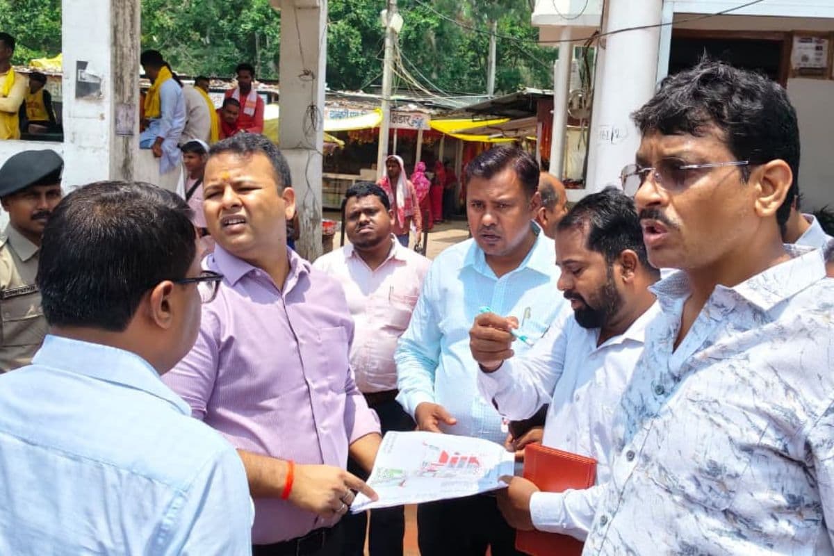 बिहार के प्रसिद्ध थावे मंदिर में बढ़ेंगी श्रद्धालुओं की सुविधाएं, 113 दुकानों के आवंटन की तैयारी, डीएम ने किया निरीक्षण