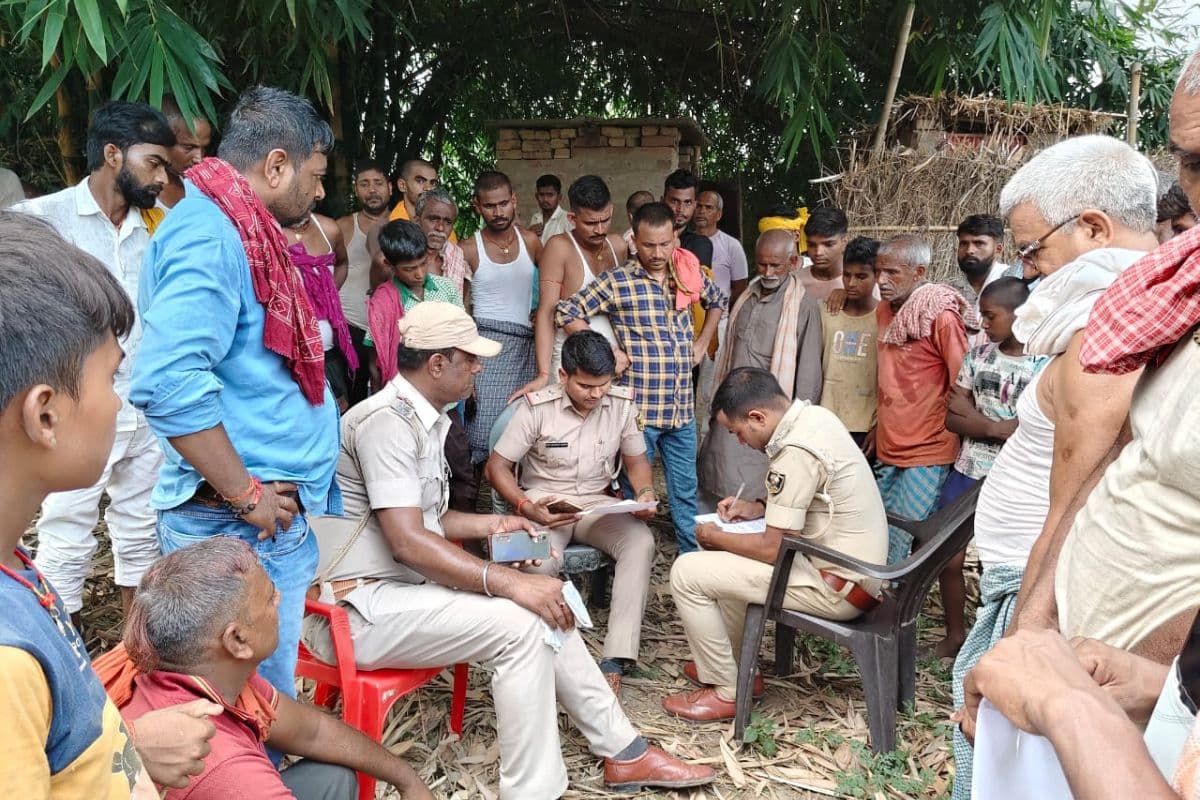 सर्प दंश के बाद ओझा के चक्कर में पड़ी रही महिला, अस्पताल पहुंचने से पहले तोड़ा दम, मौत के बाद भी तांत्रिक को  बुलाया
