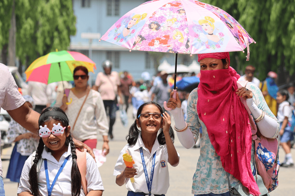 रोहतास में भीषण गर्मी का कहर: 27 जून तक 8वीं तक के स्कूल बंद; 9वीं से 12वीं की कक्षाओं पर भी पाबंदी