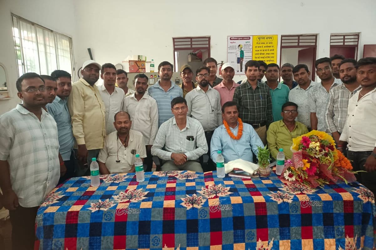 मेसकौर में सराहनीय कार्यकाल पूरा कर मुंगेर रवाना हुए JE दीपक कुमार, कर्मियों ने दी सम्मानजनक विदाई