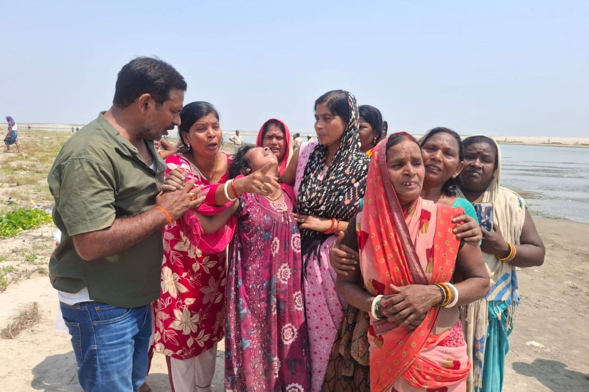 मुंगेर गंगा घाट पर स्नान करने के दौरान पांच बच्चियां डूबीं, एक का शव बरामद, तलाश में जुटी NDRF,SDRF व गोताखोरों की टीम