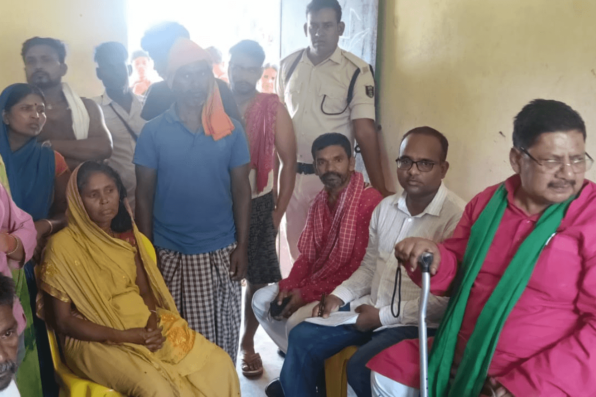 राजगीर दोहरा हत्याकांड: परिजनों से मिले सांसद सुदामा प्रसाद; कहा- पुलिस और अपराधियों की मिलीभगत से हुई हत्या
