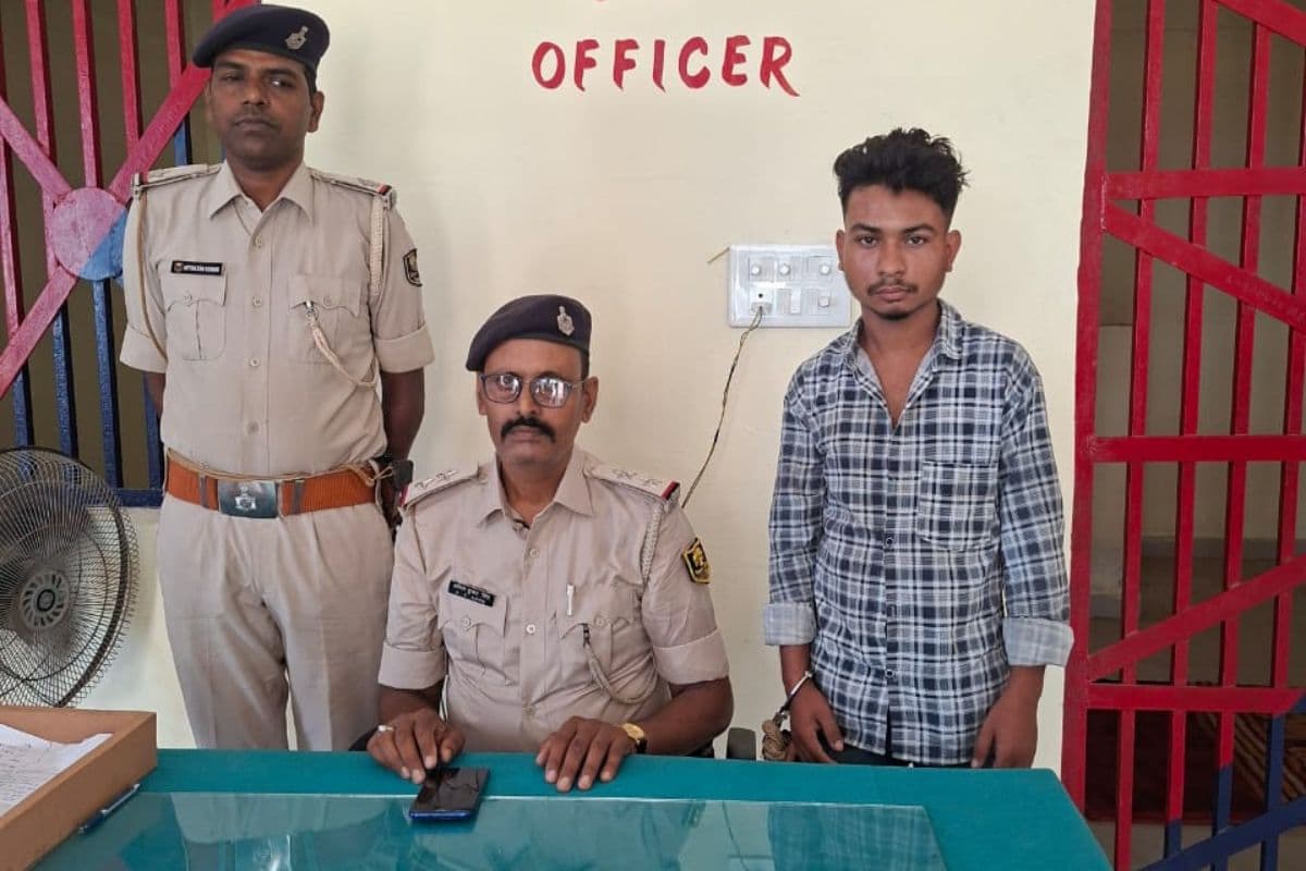 घर में घुसकर महिला को दी जान से मारने की धमकी, सीवान में पिस्टल के साथ युवक गिरफ्तार