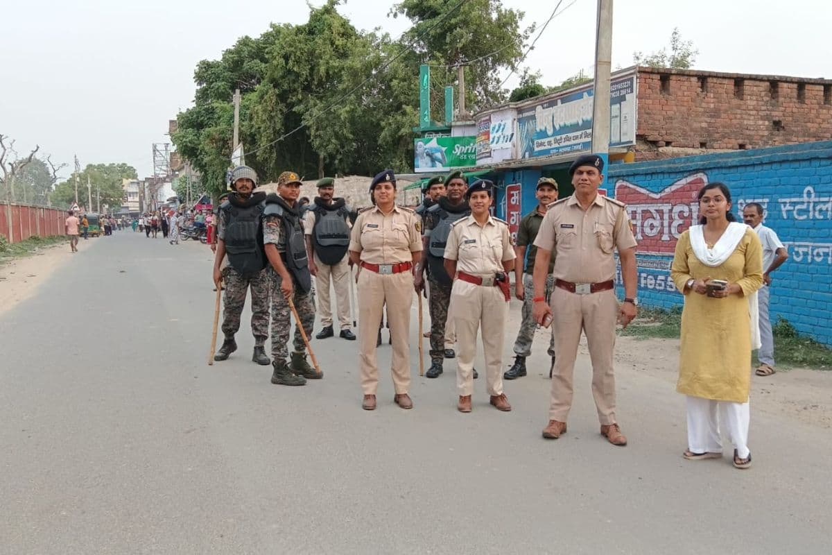 मोहर्रम को लेकर प्रशासन सख्त, संवेदनशील इलाकों में सुरक्षा बलों ने किया फ्लैग मार्च