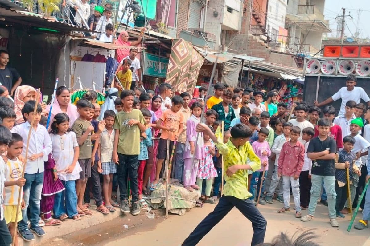 मोहर्रम पर सूर्यगढ़ा में निकला भव्य ताजिया जुलूस, पारंपरिक करतबों ने मोहा मन