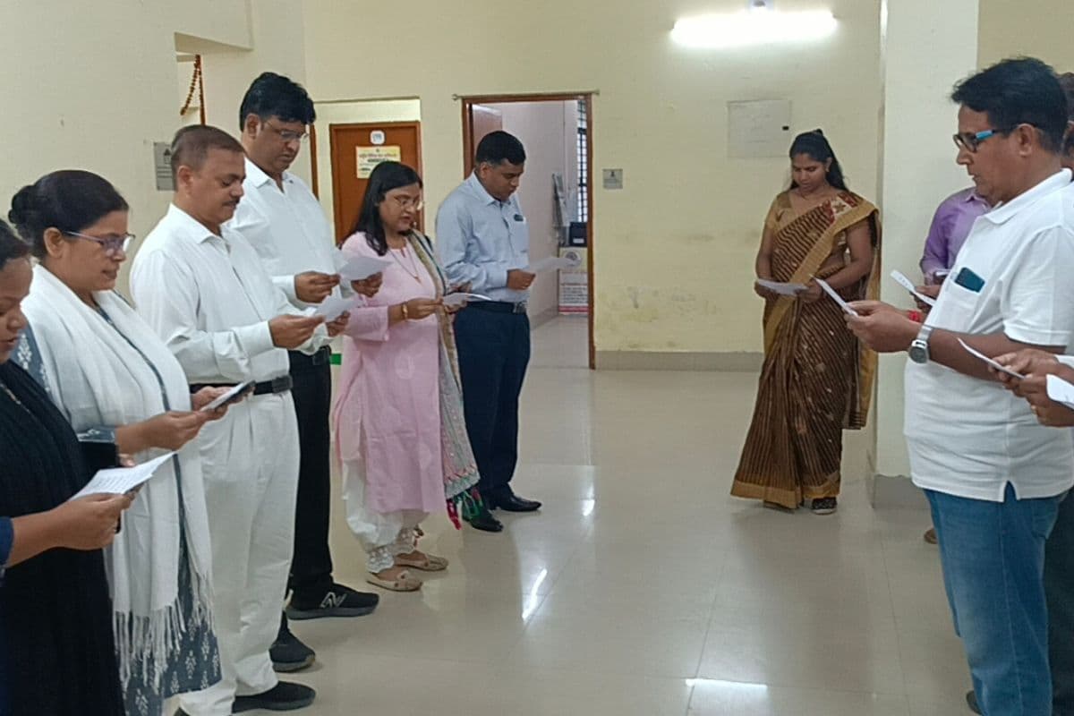 नशा मुक्त भारत का लिया संकल्प, जिला विधिक सेवा प्राधिकार में सामूहिक शपथ समारोह आयोजित