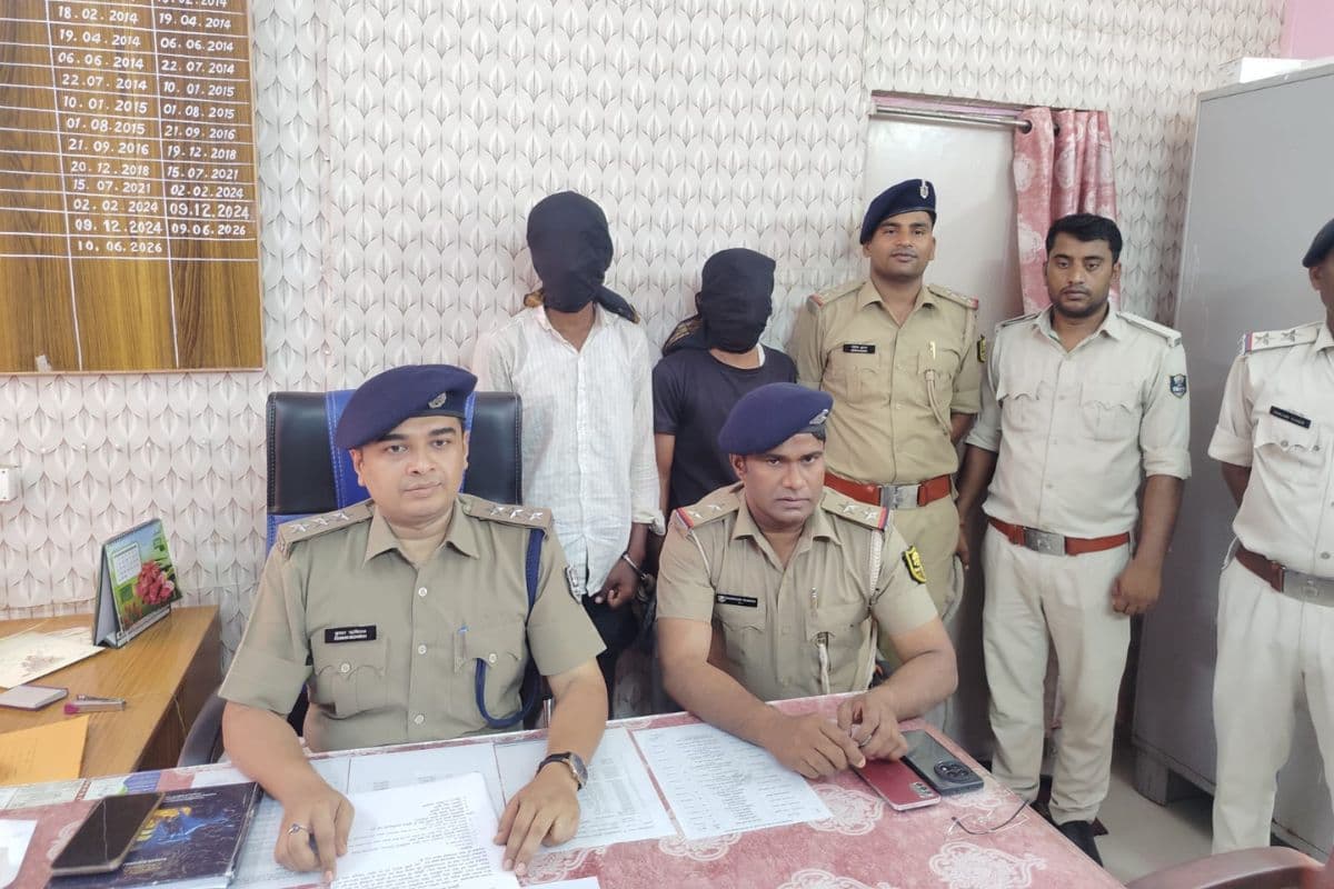 इसलामपुर में सोने का लॉकेट और मोबाइल लूटने पहुंचे बदमाश, पुलिस ने दबोचा