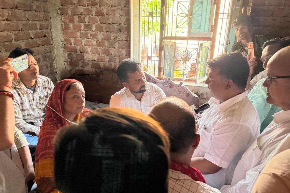 भरत तिवारी के परिजनों से मिली सारण RJD की टीम, निष्पक्ष जांच और हरसंभव न्याय दिलाने का दिया भरोसा