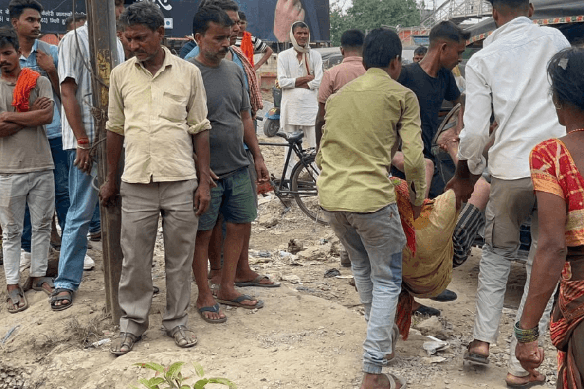 डुमरांव रेलवे स्टेशन के पास गड्ढे में मिला वृद्ध का शव, शरीर पर चोट के निशान नहीं, गर्मी या हार्ट अटैक की आशंका