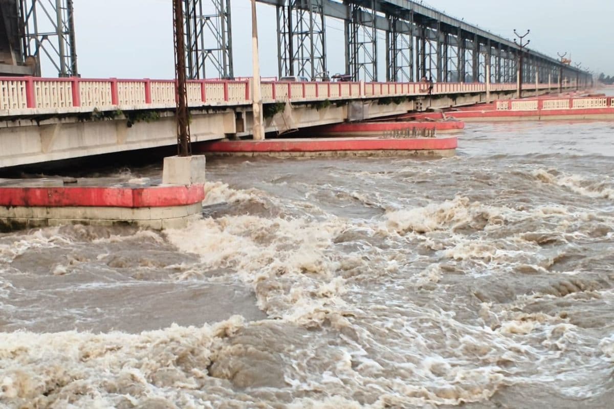 थमी नहीं कोसी की रफ्तार: तेजी से बढ़ रहा नदी का जलस्तर, सुपौल-मरौना समेत कई प्रखंडों के गांवों में बढ़ी बाढ़ की दहशत