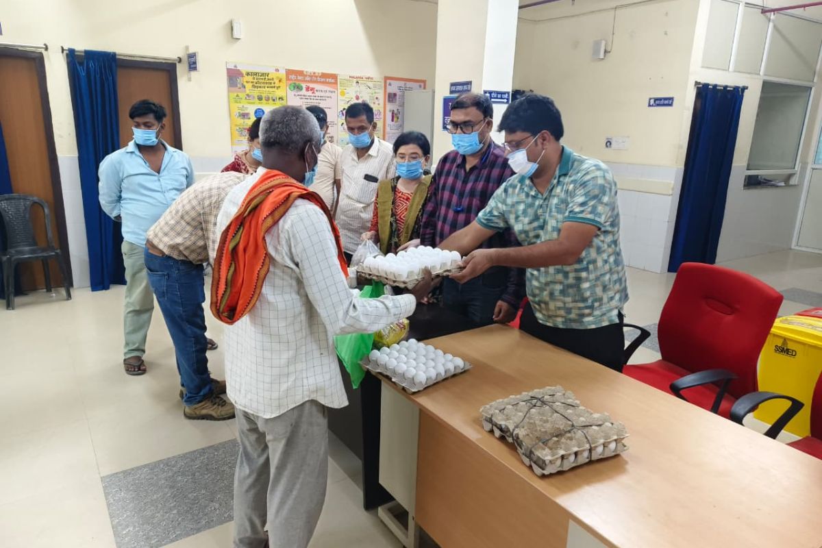 वैशाली में टीबी मरीजों को मिला पोषण का सहारा, अस्पताल में बांटे गए अंडे, दाल, सोयाबीन और अन्य खाद्य सामग्री