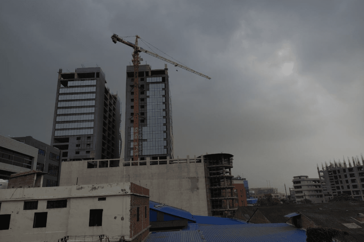 पटना में कहीं आंधी-पानी तो कहीं आसमान में छाए काले बादल, उमस भरी गर्मी से मिली राहत