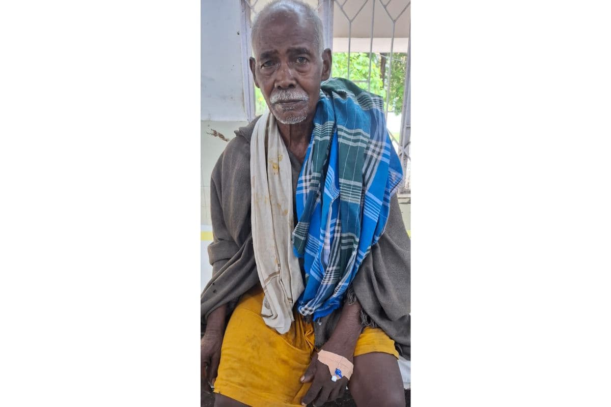 वृद्धा पेंशन के चंद रुपयों के लिए कलयुगी बेटे-बहू की हैवानियत, बुजुर्ग पिता को बेहोश होने तक पीटा