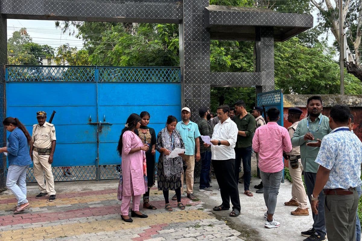 कटिहार में होमगार्ड में अधिनायक लिपिक भर्ती परीक्षा संपन्न, 10 केंद्रों पर सुरक्षा के कड़े इंतजाम
