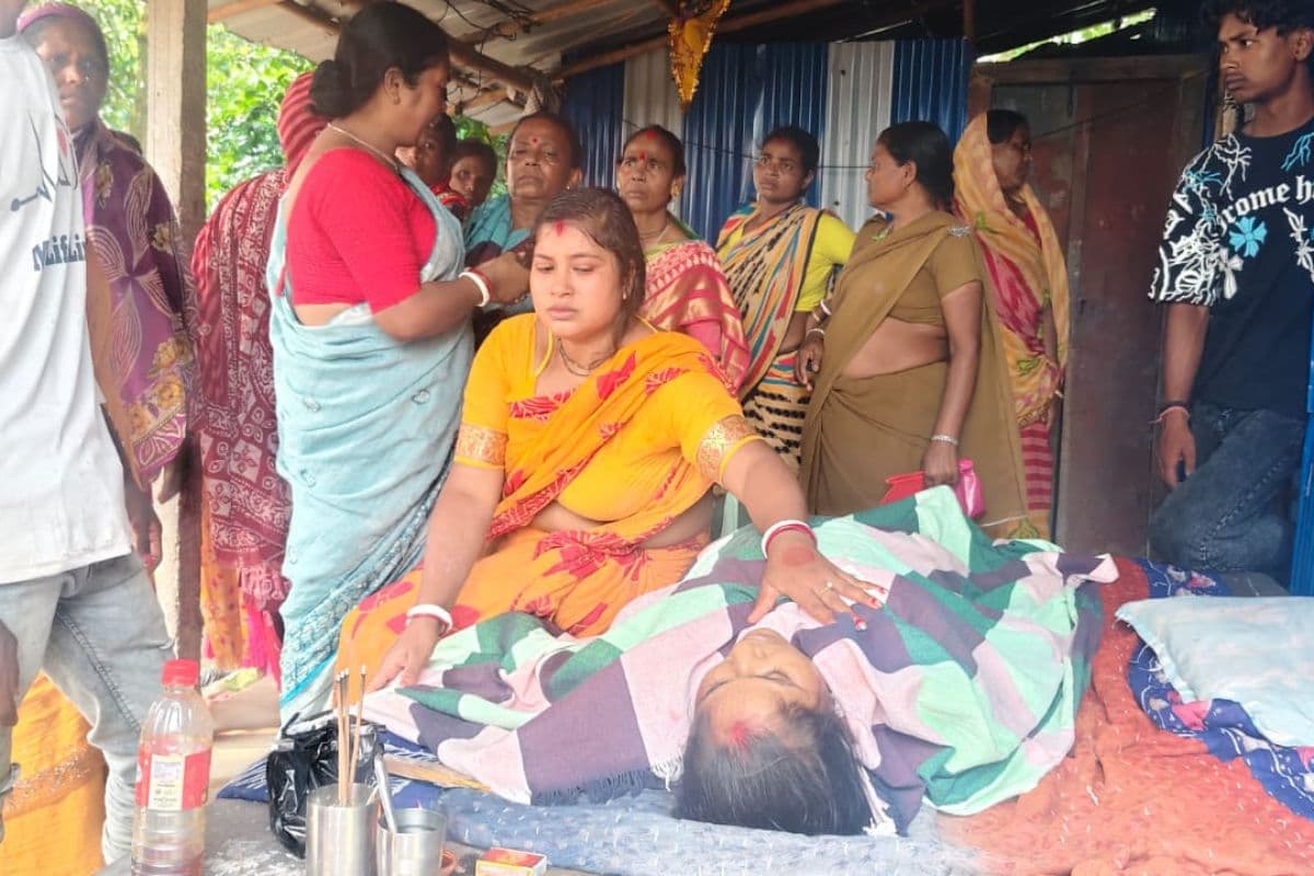 छत्तरगाछ में पति ने पीट-पीट कर की पत्नी की हत्या, फंदे से लटकाया शव