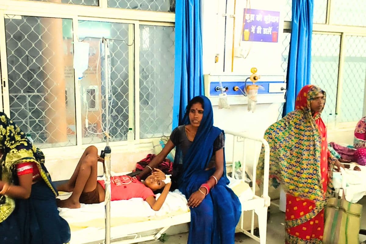 खेलते-खेलते खा लिए जंगली बीज, 14 बच्चों की बिगड़ी तबीयत, अस्पताल में भर्ती