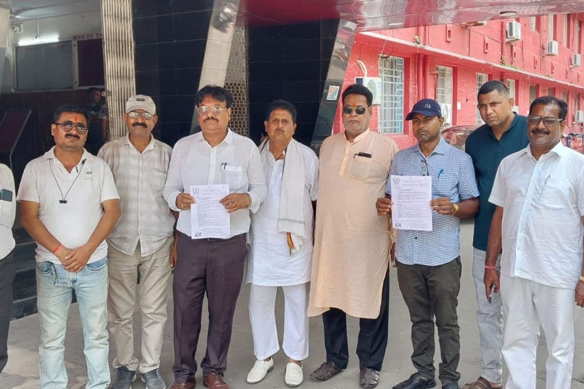 डीआरएम को मानवाधिकार संगठन ने सौंपा 5 सूत्री मांगपत्र, नई ट्रेनें चलाने और वेंडर स्टॉलों में बिचौलियों के खेल की जांच की मांग