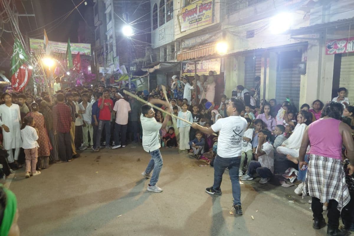 जमालपुर में कड़ी सुरक्षा के बीच संपन्न हुआ मुहर्रम: रात भर सदर बाजार में जमी रही रौनक