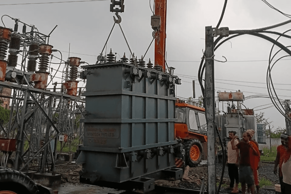 रोहतास में लोगों को मंगलवार से मिलेगी बिजली की आंख-मिचौली से निजात, नया ट्रांसफॉर्मर लगाने का काम अंतिम चरण में
