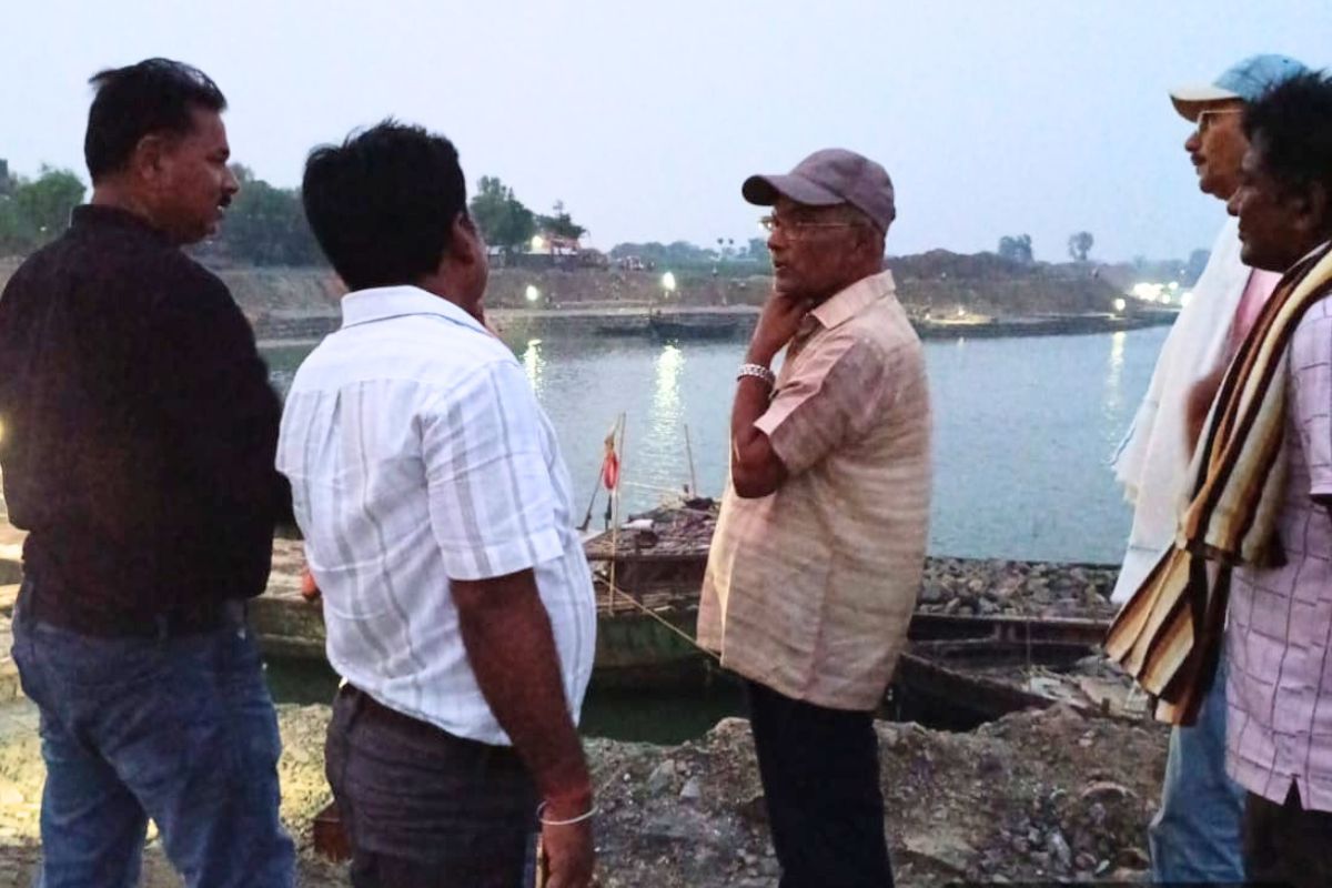 भ्गागलपुर में गंगा के बढ़ते जलस्तर के बीच मुख्य अभियंता ने किया कटाव निरोधी कार्यों का निरीक्षण