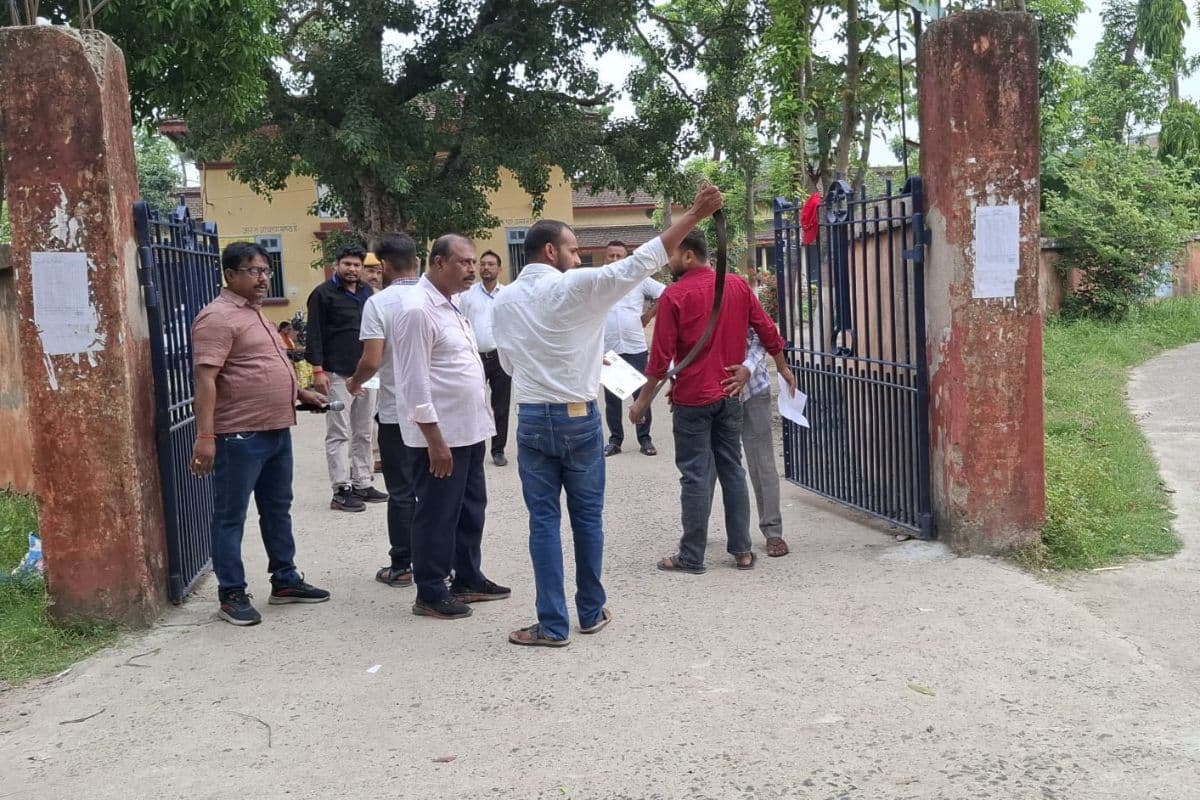 पूर्णिया में सिपाही भर्ती परीक्षा शुरू: केंद्रों पर त्रिस्तरीय सुरक्षा, बायोमेट्रिक जांच के बाद मिला प्रवेश