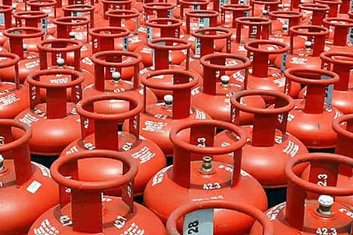 बिहार में महंगी हुई कमर्शियल गैस, पटना में LPG सिलेंडर 53.50 रुपये बढ़ा, होटल-रेस्तरां कारोबारियों की बढ़ी चिंता