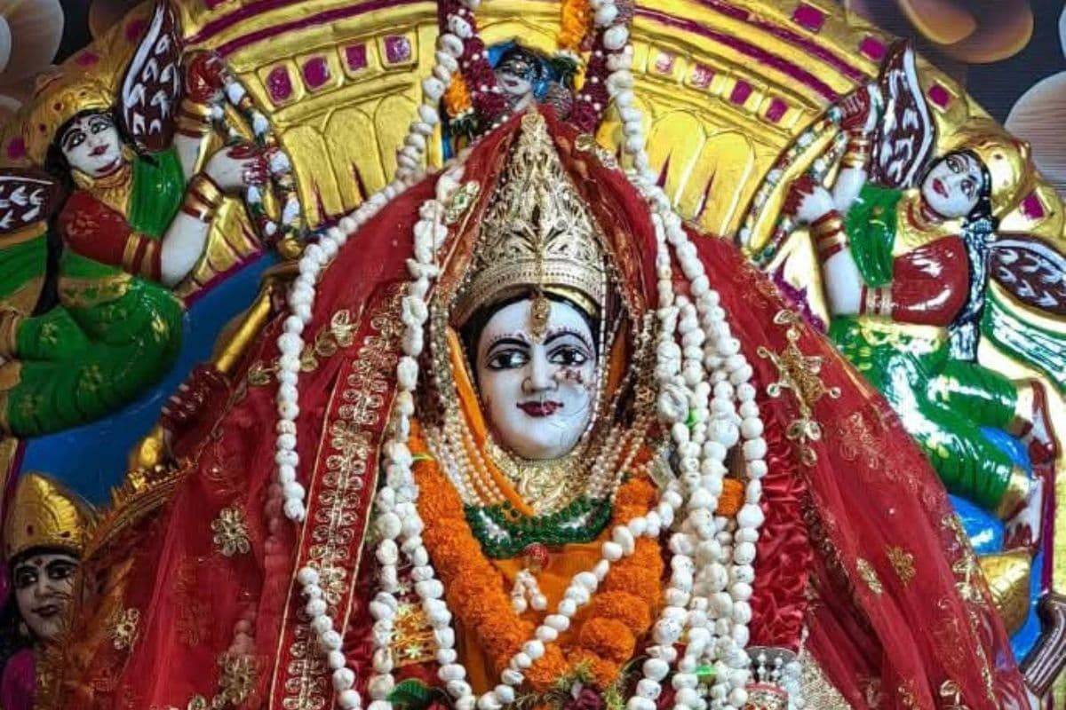 जन आस्था का केंद्र है दुर्गास्थान चौक का प्रसिद्ध मां दुर्गा मंदिर, जानें बुधवार की आरती और पूजा-अर्चना की समय-सारणी