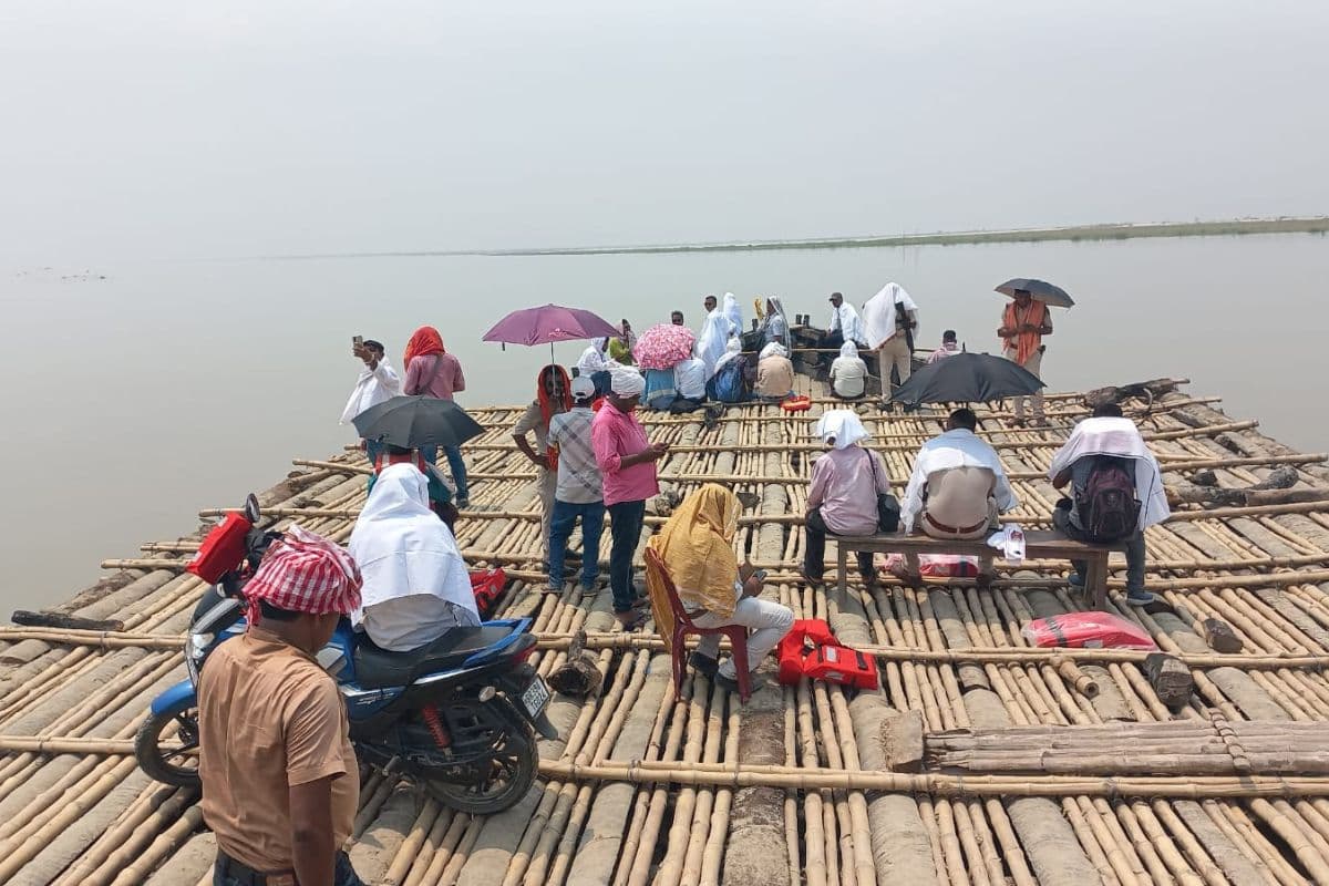 बरारी में 'सहयोग शिविर' के लिए 2 घंटे की खौफनाक नाव यात्रा, भीषण लू से महिला डॉक्टर सहित कई कर्मी बीमार, ड्रेनेज-पुल की मांग तेज