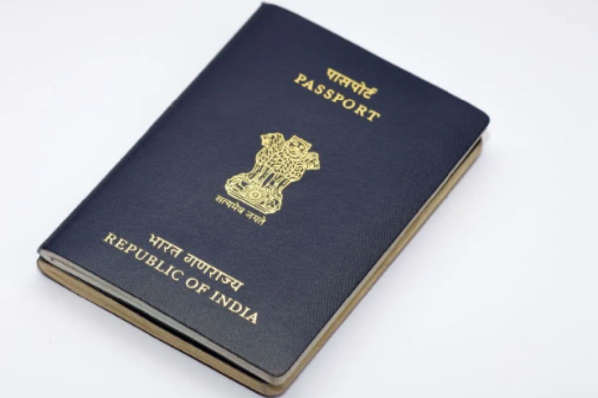 पासपोर्ट विवाद: विपक्ष ने बीजेपी पर बोला हमला, पूछा- आखिर भारतीय होने का प्रमाण क्या है?