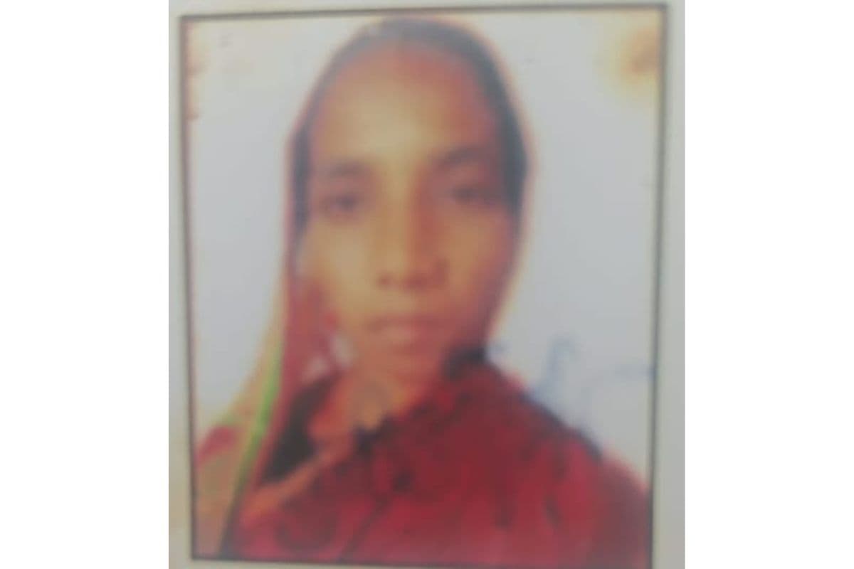 चलती ट्रेन में चढ़ने के दौरान प्लेटफॉर्म के नीचे गिरी महिला, इलाज के दौरान तोड़ा दम