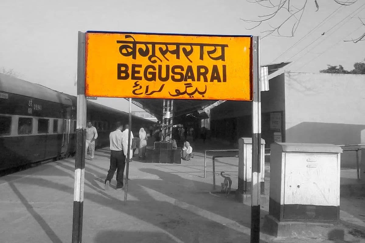 बेगूसराय में जलजमाव से ग्रामीण परेशान, विकास योजनाओं में लूट का लगाया आरोप