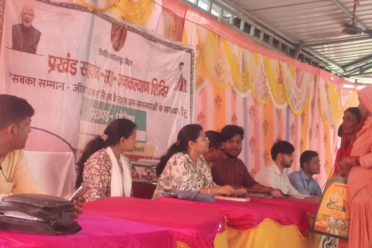 धोरैया में दूसरे दिन भी लगा जन कल्याण शिविर, 17 योजनाओं का लाभ लेने उमड़ी ग्रामीणों की भीड़