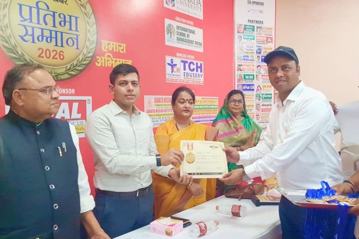 बीपीएससी में सफलता का परचम लहराने वाले प्रतिभावानों को प्रभात खबर ने किया सम्मानित, गदगद हुए परिजन