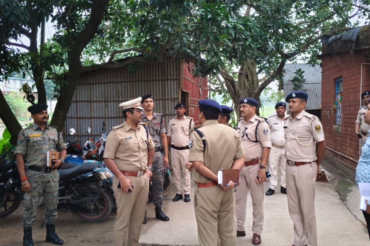 मुफस्सिल थाना पहुंचे एसपी शिखर चौधरी: लंबित मामलों की समीक्षा कर अनुसंधान में तेजी लाने का दिया निर्देश