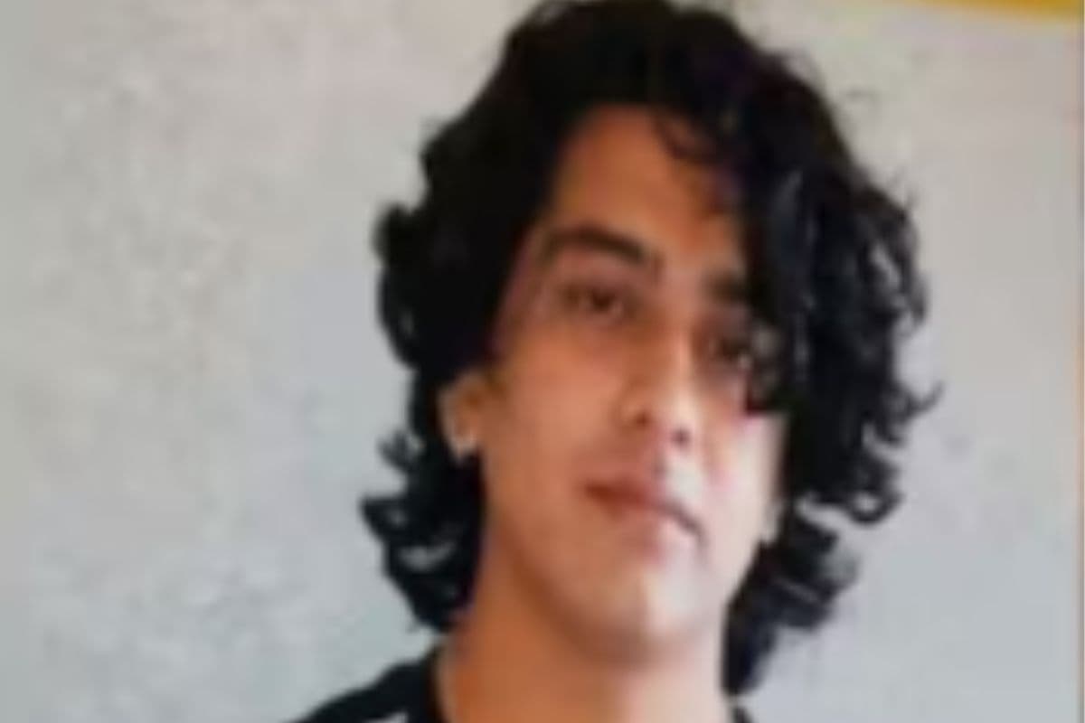 मुंबई लोकल में युवक की बेरहमी से हत्या, परिजन बोले- हत्यारे को फांसी दो या एनकाउंटर करो