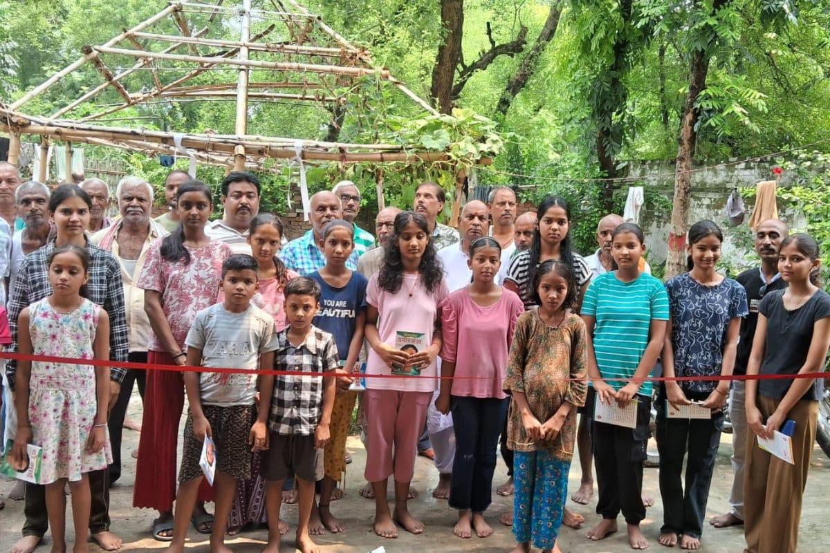 जमालपुर में बेटियों की पढ़ाई को लगे पंख: रामपुर मालिकपुर में ‘नि:शुल्क ई-लाइब्रेरी’ शुरू