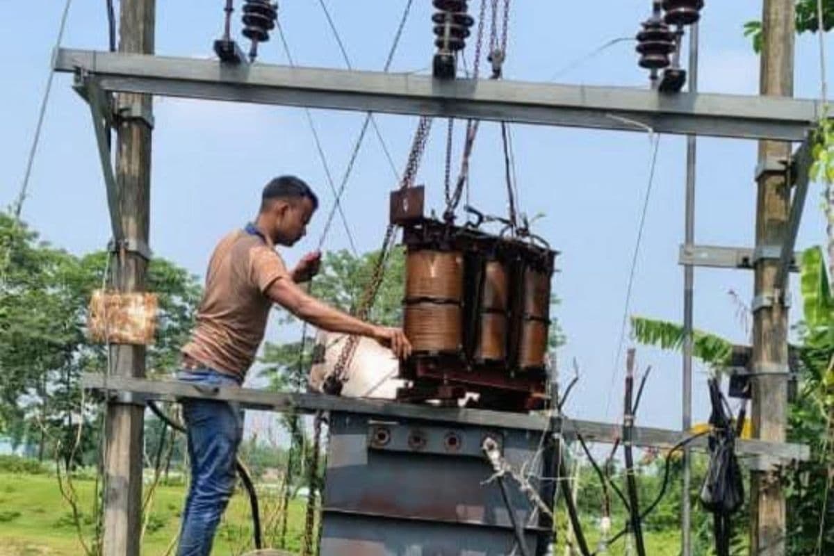 ट्रांसफार्मर खराब रहने से लोगों ने जताया आक्रोश, उग्र आंदोलन की दी चेतावनी