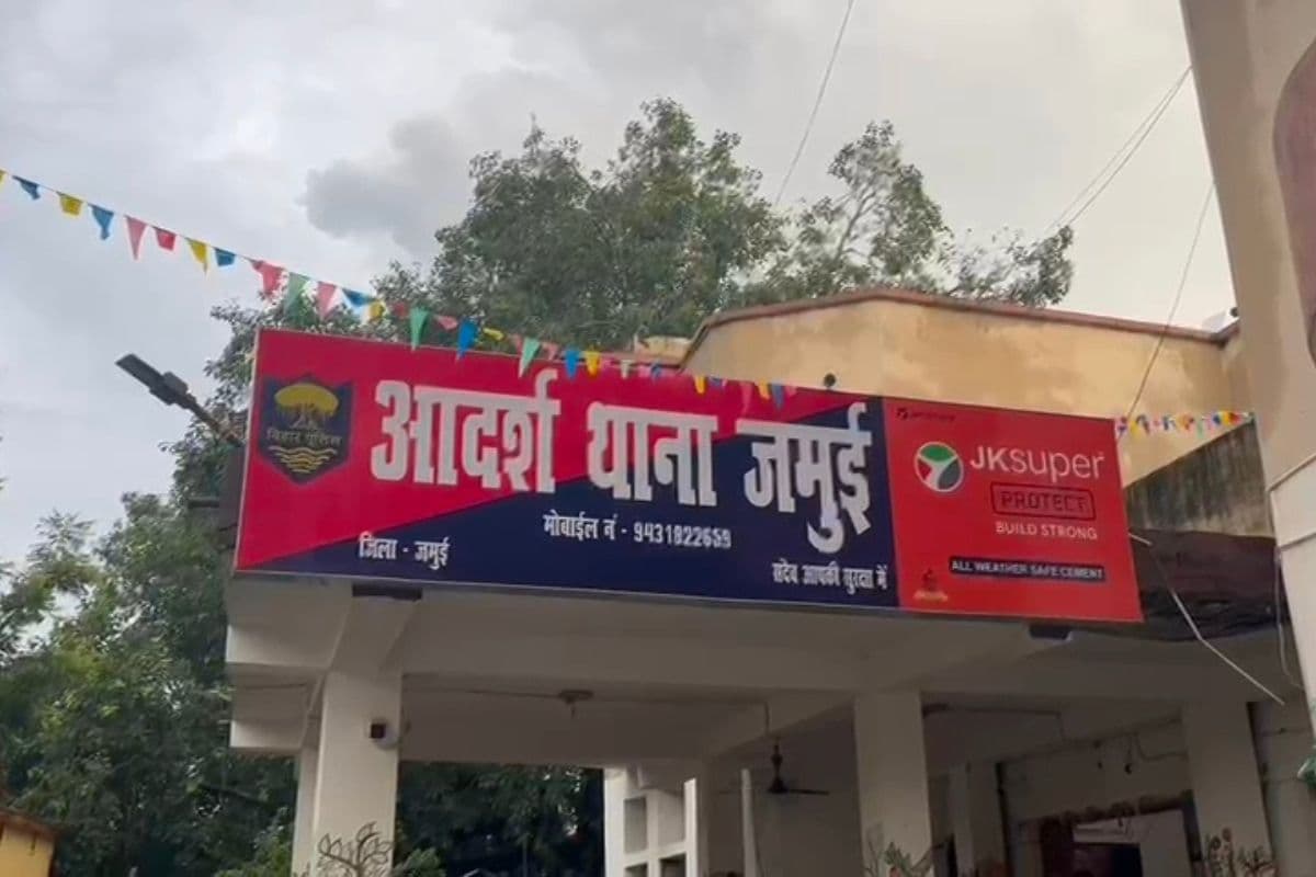 बालू ट्रैक्टरों को एस्कॉर्ट करने की खबर भ्रामक, जमुई पुलिस ने जारी की सफाई