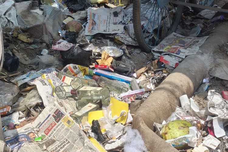 शराबबंदी की सच्चाई या सिस्टम की चूक? अस्पताल मोड़ पर दिखा चौंकाने वाला नजारा