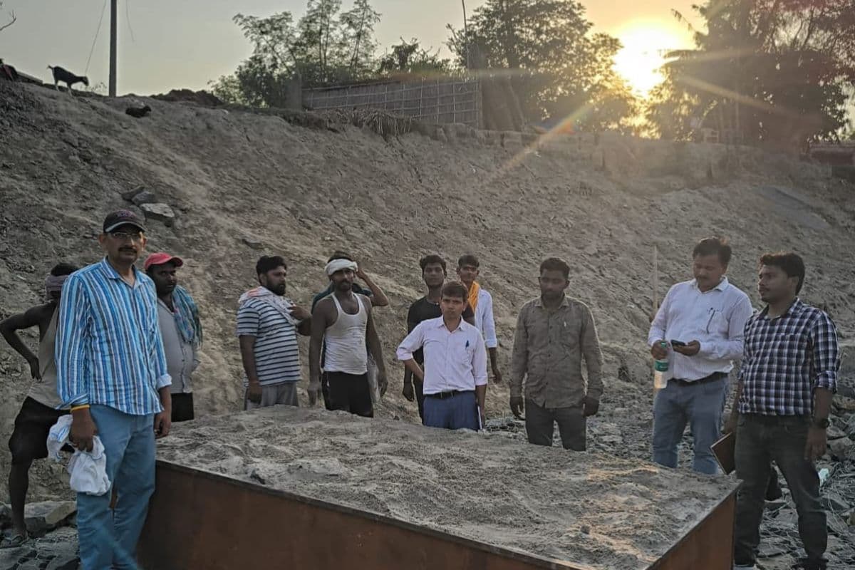 गुण नियंत्रण टीम ने ज्ञानीदास टोला में कटाव निरोधी कार्यों का किया निरीक्षण