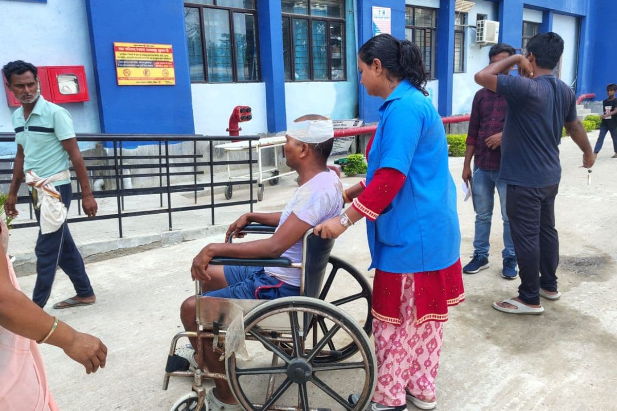नालंदा में तेज रफ्तार बाइक ने साइकिल सवार युवक को मारी टक्कर, अस्पताल में इलाज जारी