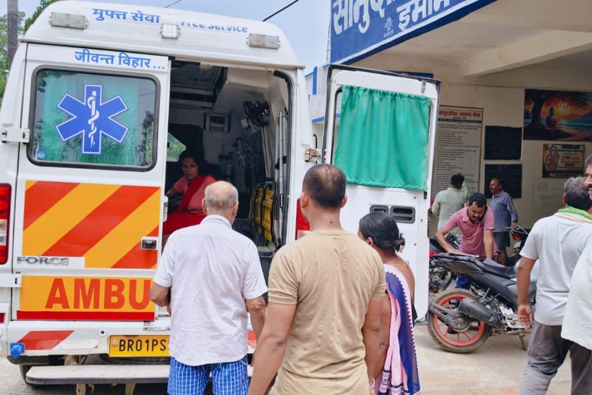 गैस सिलेंडर विस्फोट से इमामगंज में बड़ा हादसा, पूर्व पैक्स अध्यक्ष समेत चार झुलसे