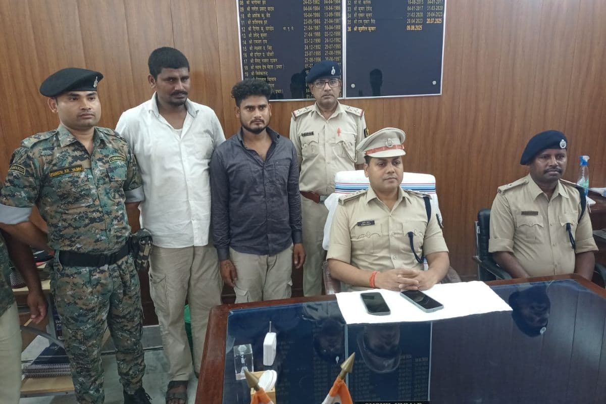 पटना एसटीएफ के इनपुट पर अररिया पुलिस की बड़ी कार्रवाई, टोल गेट के पास बस से 708 ग्राम स्मैक बरामद, सहरसा के दो तस्कर गिरफ्तार